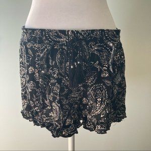 Mudd NWT Paisley Black Shorts Size Medium